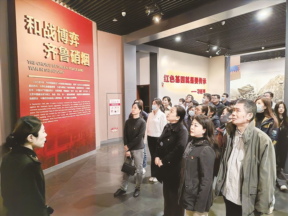 至尊国际集团机关组织开展“缅怀革命先烈   传承红色基因”主题党日活动